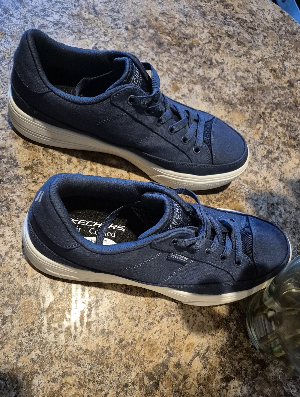 New*** Sketchers Navy/white Air - Cooled  Arch Fit